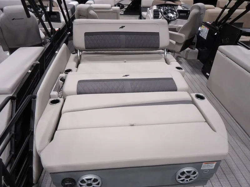 Slide: The Image of Starcraft Marine CX 23 DL 2025 - 1