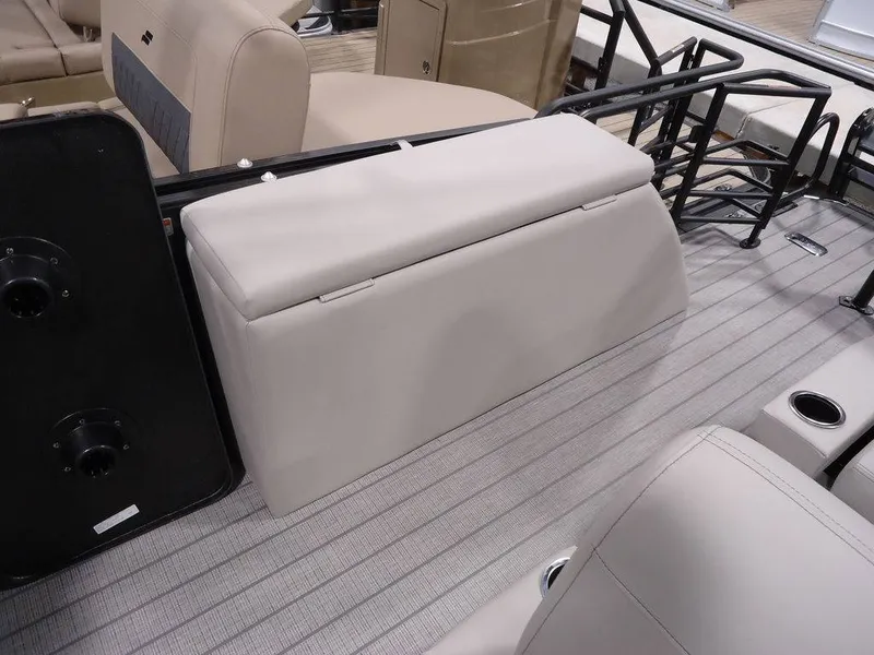 Slide: The Image of Starcraft Marine CX 23 DL 2025 - 11