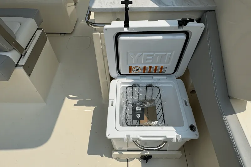 Slide: The Image of Scout 277 Dorado 2025 - 10