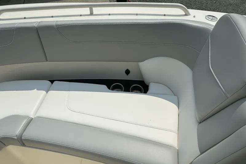 Slide: The Image of Scout 277 Dorado 2025 - 34