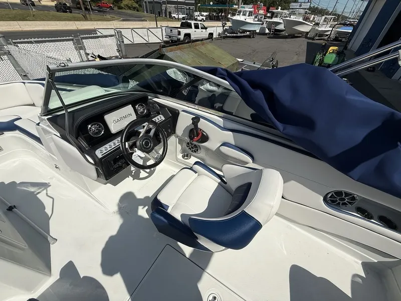 Slide: The Image of Crownline Boats E220 XS 2026 - 9