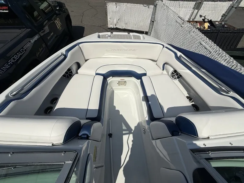 Slide: The Image of Crownline Boats E220 XS 2026 - 12