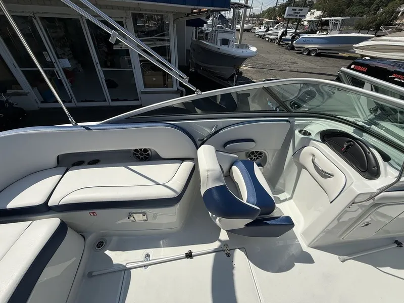 Slide: The Image of Crownline Boats E220 XS 2026 - 8