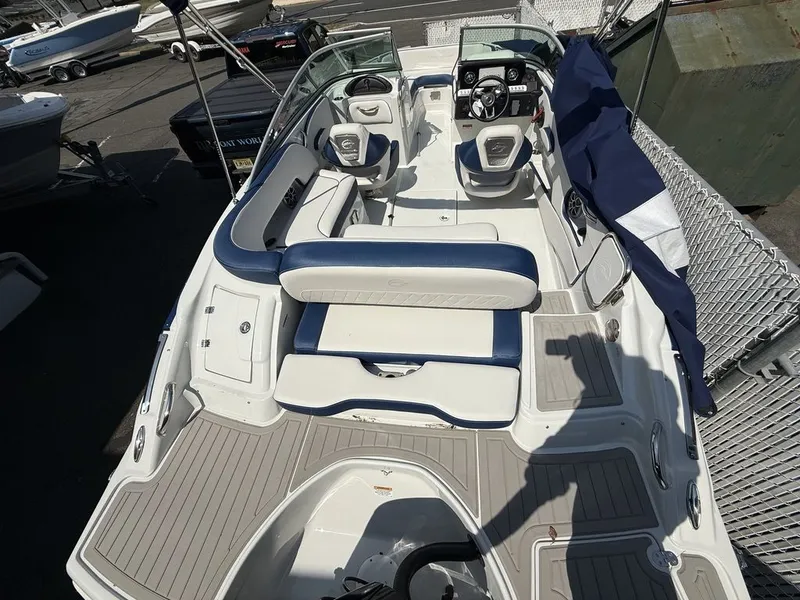 Slide: The Image of Crownline Boats E220 XS 2026 - 6