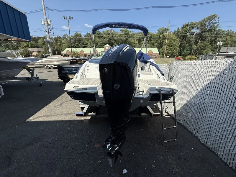 Slide: The Image of Crownline Boats E220 XS 2026 - 3