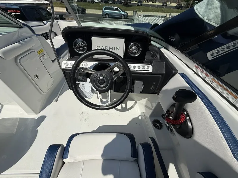 Slide: The Image of Crownline Boats E220 XS 2026 - 10