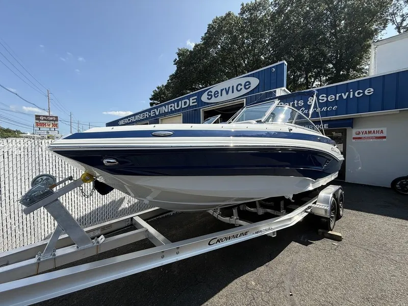Slide: The Image of Crownline Boats E220 XS 2026 - 1