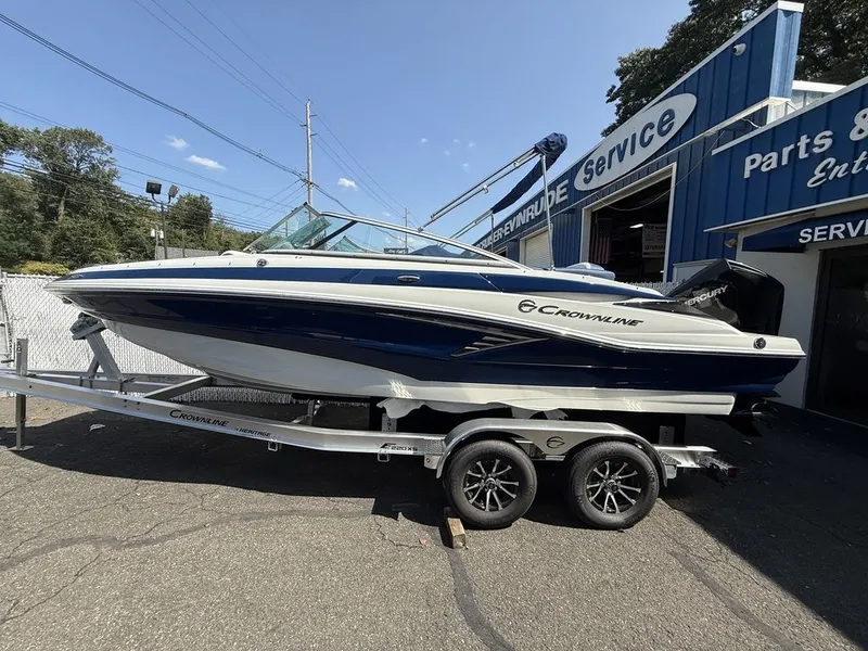 The Image of Crownline Boats E220 XS 2026 - 0