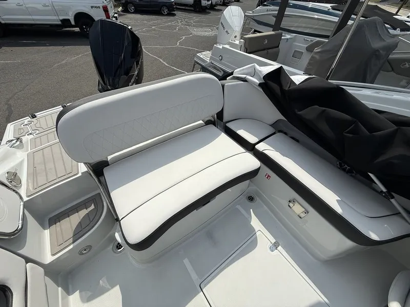 Slide: The Image of Crownline Boats E220 XS 2026 - 6