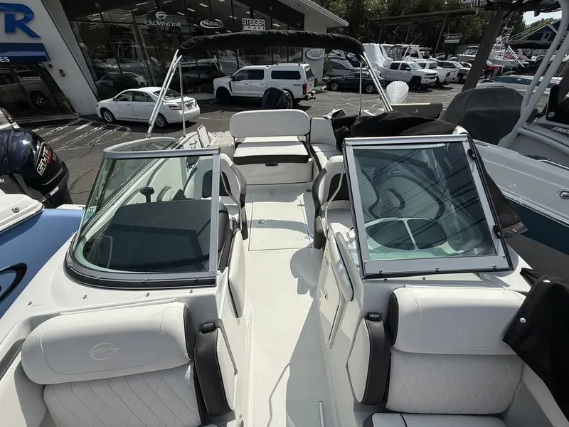 Slide: The Image of Crownline Boats E220 XS 2026 - 9