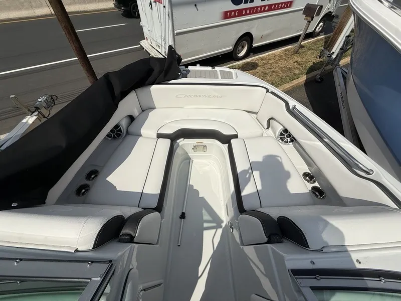 Slide: The Image of Crownline Boats E220 XS 2026 - 10