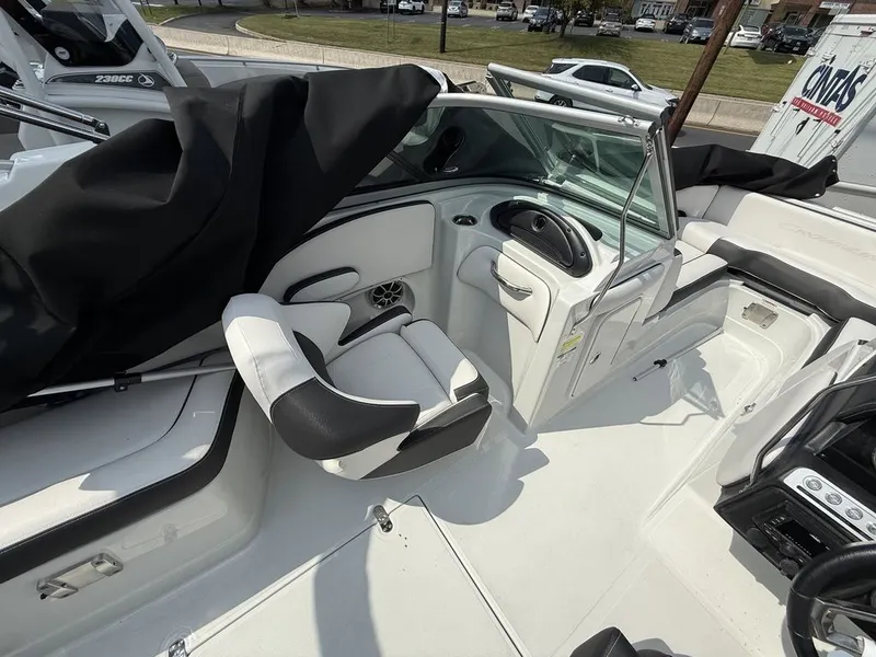 Slide: The Image of Crownline Boats E220 XS 2026 - 7