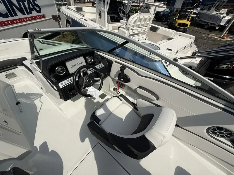 Slide: The Image of Crownline Boats E220 XS 2026 - 8