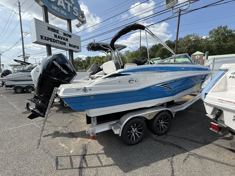 Slide: The Image of Crownline Boats E220 XS 2026 - 1