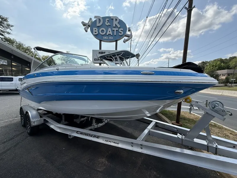 The Image of Crownline Boats E220 XS 2026 - 0