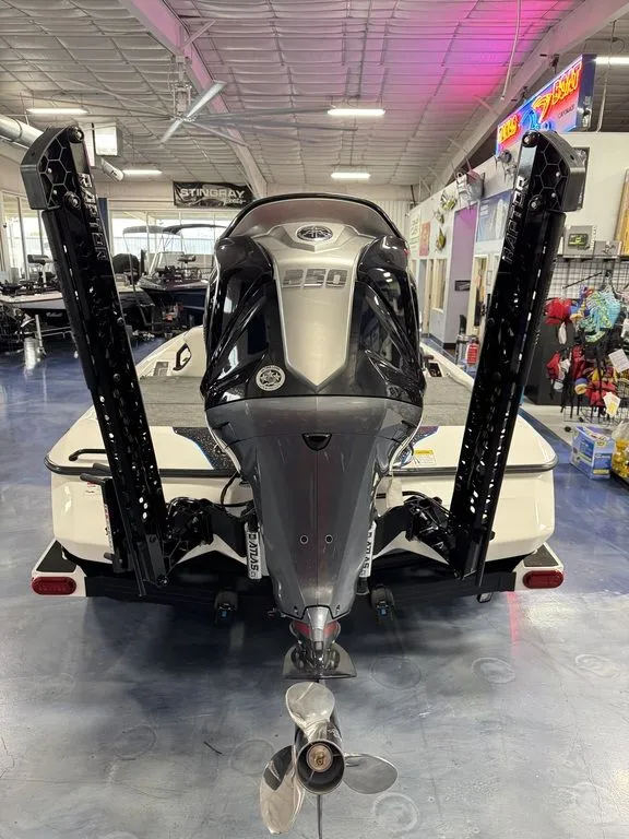 Slide: The Image of Skeeter FXE20 Limited 2027 - 12