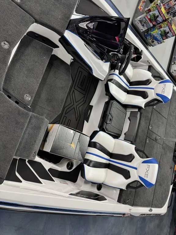 Slide: The Image of Skeeter FXE20 Limited 2027 - 9