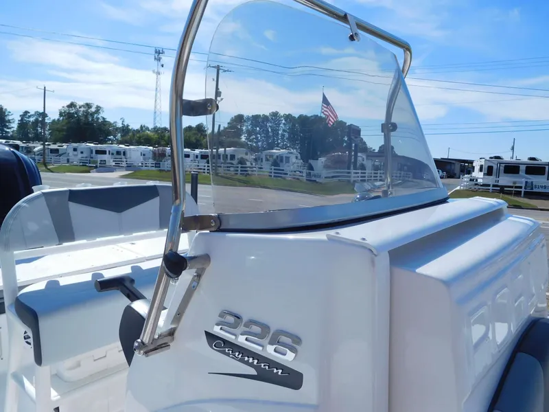 Slide: The Image of Robalo 226 Cayman 2027 - 10