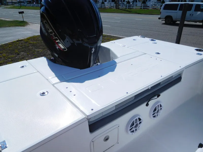 Slide: The Image of Robalo 226 Cayman 2027 - 6
