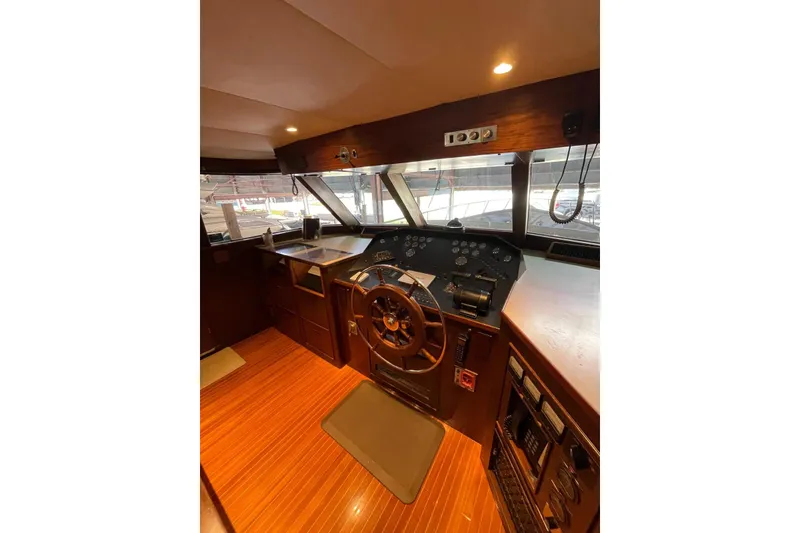 Slide: The Image of Burger Classic Motoryacht 1988 - 7