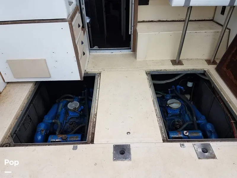 Slide: The Image of Sea Ray SRV 360 Express Cruiser 1980 - 6180691