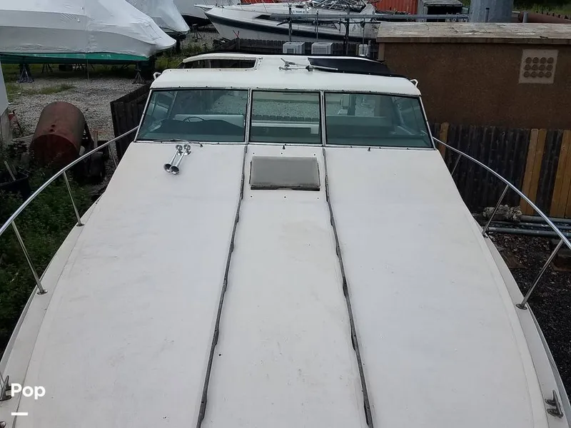 Slide: The Image of Sea Ray SRV 360 Express Cruiser 1980 - 6180670