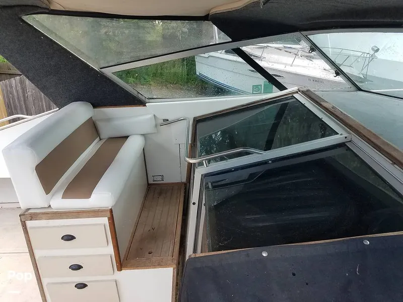 Slide: The Image of Sea Ray SRV 360 Express Cruiser 1980 - 6180804