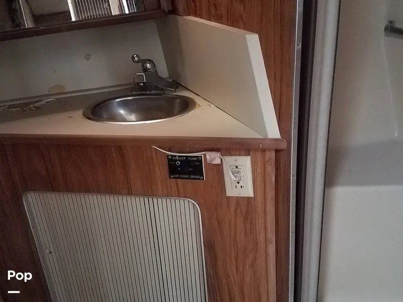 Slide: The Image of Sea Ray SRV 360 Express Cruiser 1980 - 6180727