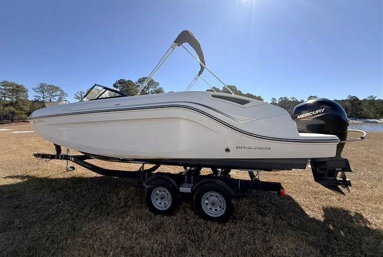 The Image of Bayliner DX2200 2023 - undefined