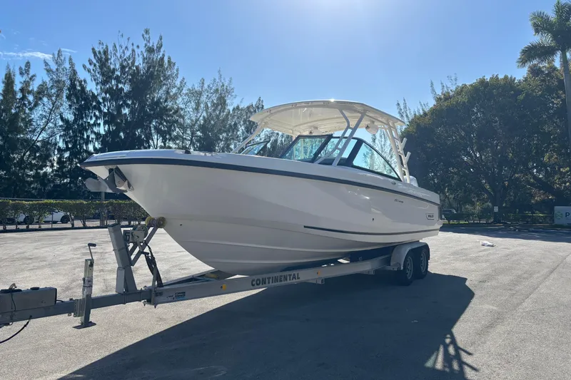 Slide: The Image of Boston Whaler 270 Vantage 2014 - 1