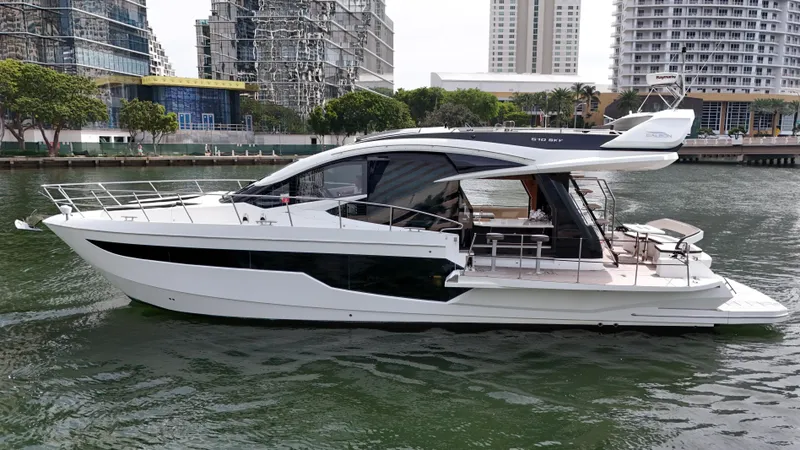 Slide: The Image of Galeon 510 Sky 2020 - 23