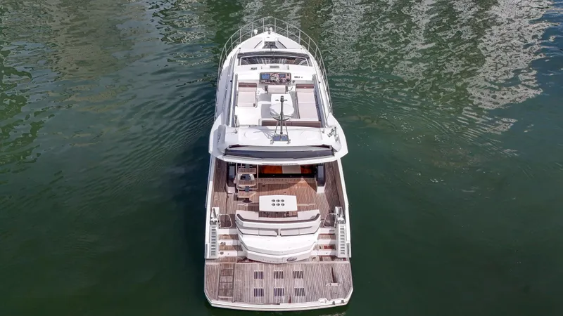 Slide: The Image of Galeon 510 Sky 2020 - 11