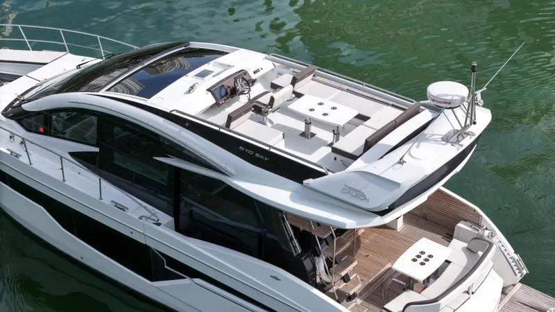 Slide: The Image of Galeon 510 Sky 2020 - 13