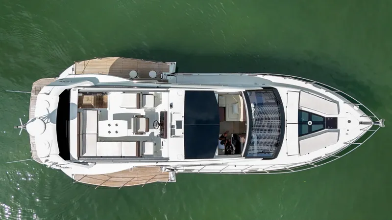 Slide: The Image of Galeon 510 Sky 2020 - 38