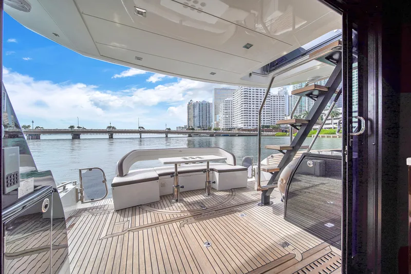 Slide: The Image of Galeon 510 Sky 2020 - 87