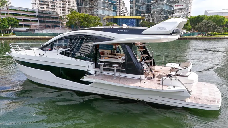 Slide: The Image of Galeon 510 Sky 2020 - 22
