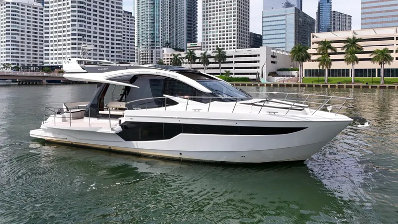 Slide: The Image of Galeon 510 Sky 2020 - 26