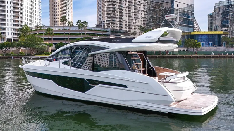 Slide: The Image of Galeon 510 Sky 2020 - 4