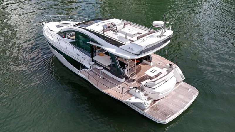 Slide: The Image of Galeon 510 Sky 2020 - 35