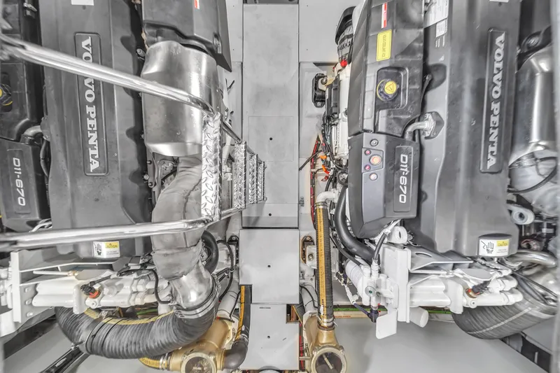 Slide: The Image of Galeon 510 Sky 2020 - 46