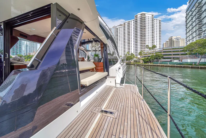 Slide: The Image of Galeon 510 Sky 2020 - 105