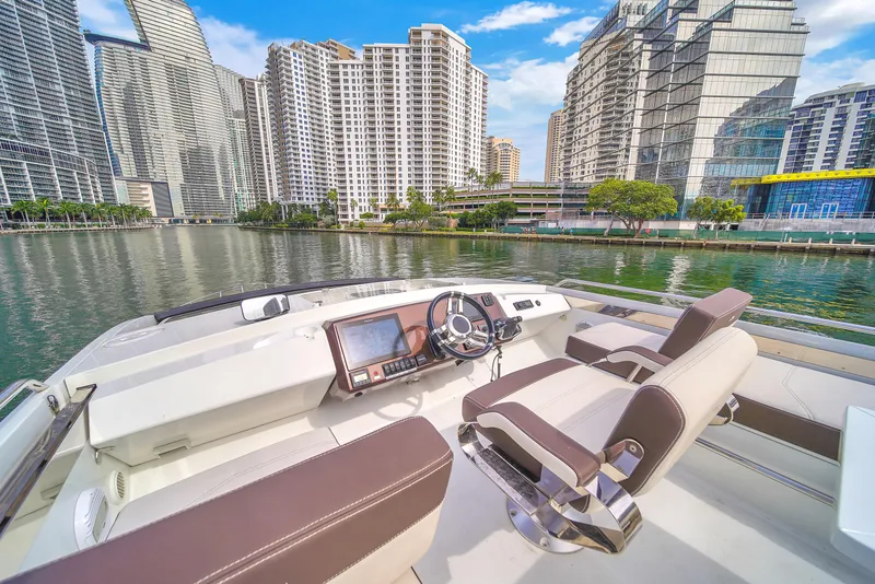 Slide: The Image of Galeon 510 Sky 2020 - 100