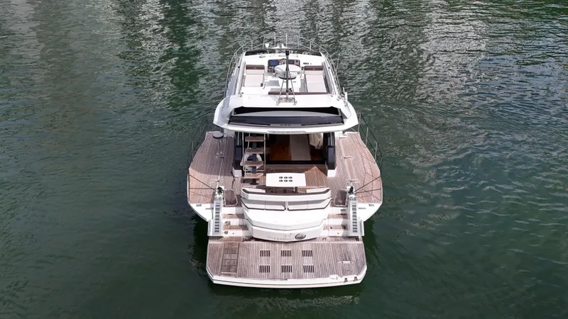 Slide: The Image of Galeon 510 Sky 2020 - 36