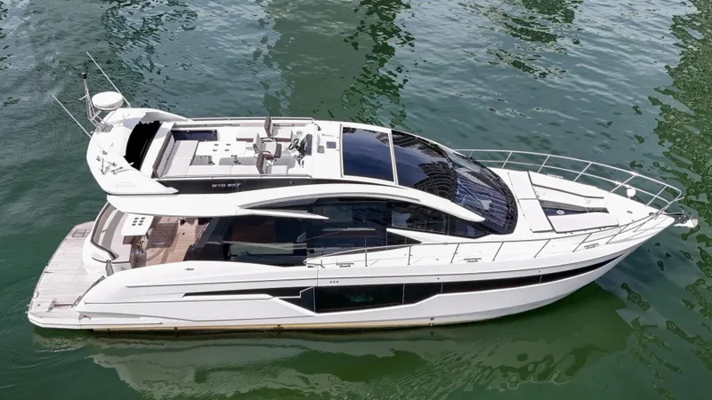 Slide: The Image of Galeon 510 Sky 2020 - 9