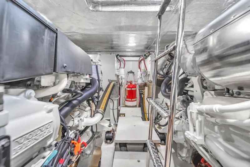 Slide: The Image of Galeon 510 Sky 2020 - 43