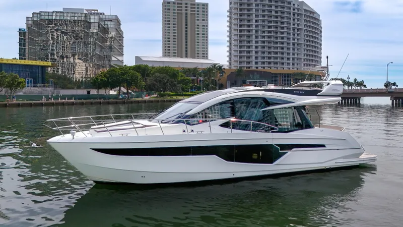 Slide: The Image of Galeon 510 Sky 2020 - 6