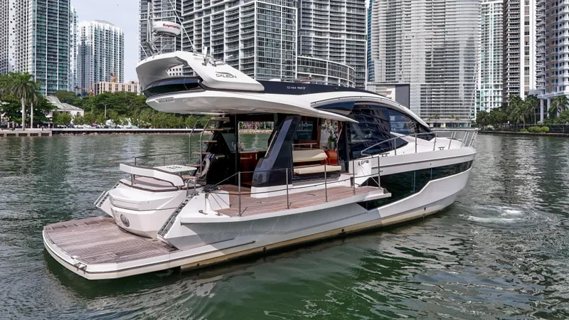 Slide: The Image of Galeon 510 Sky 2020 - 32