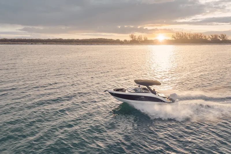 Slide: The Image of Sea Ray SLX 260 Outboard 2025 - 1