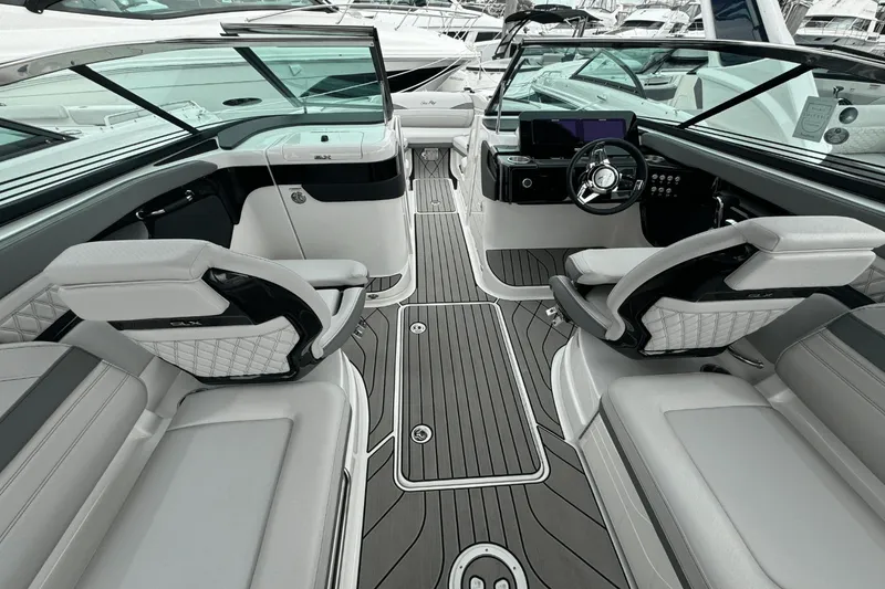Slide: The Image of Sea Ray SLX 260 Outboard 2025 - 16