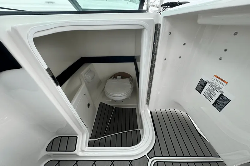 Slide: The Image of Sea Ray SLX 260 Outboard 2025 - 22